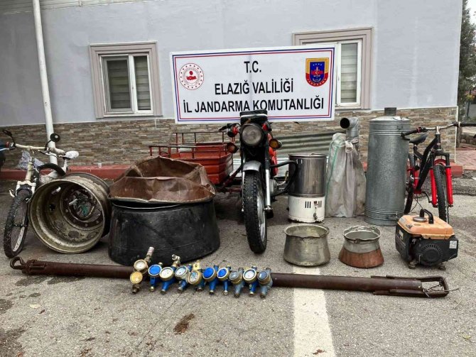 Elazığ’da Bir Köyü Soyan Hırsızlar, Jandarmaya Yakalandı