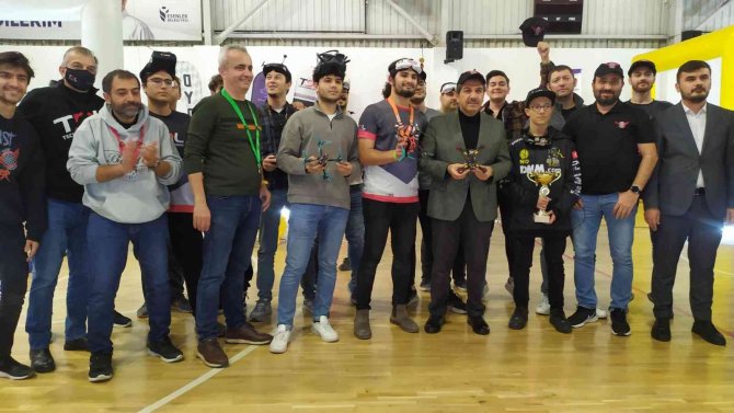 Esenler’de Dron Pilotları Kıyasıya Yarıştı