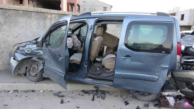 Yüksekova’da Trafik Kazası: 3 Yaralı