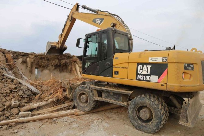 Iğdır’da Metruk Binalar Huzur Ortamı İçin Yıkılıyor