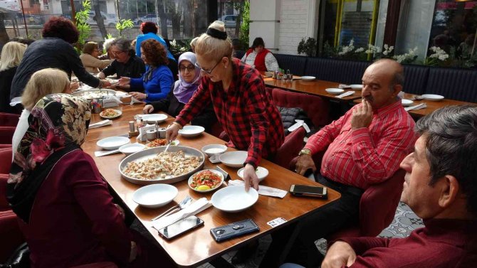 İ̇lkokul Arkadaşları 50 Yıl Sonra Buluştu