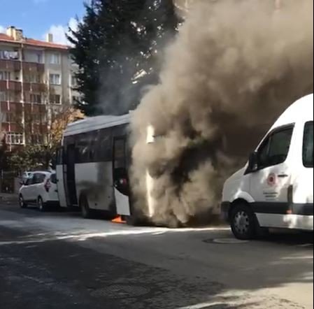 İ̇şçi Servisi Alev Alev Yandı