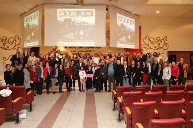 Atatürk’ün İ̇zmit’ten Son Kez Uğurlanışı Belgesel Gösterimiyle Anıldı