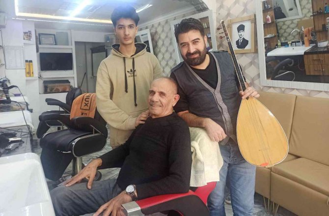 Berberde Sazlı Tıraş Keyfi