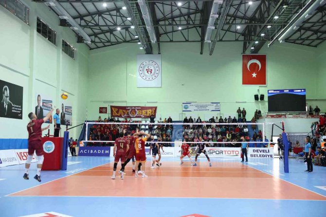 Başkan Büyükkılıç, Develi Belediyespor Maçını İ̇zledi