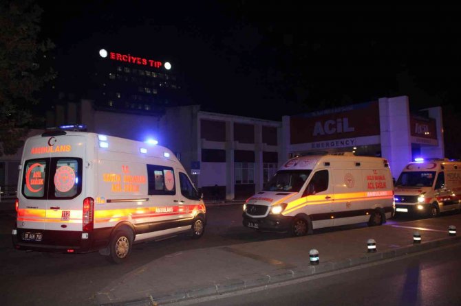 Sağlık Ekibine Yardım İçin Giden Polisleri Bıçakladı: 1’i Bekçi 3’ü Polis 4 Yaralı