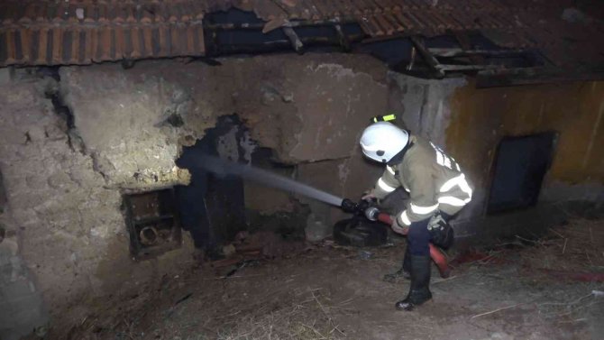 Kırıkkale’de Metruk Binada 3 Saat Arayla İkinci Yangın