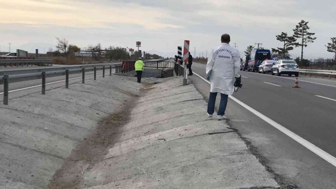 Konya’da Otomobil Tahliye Kanalına Uçtu: 3 Ölü