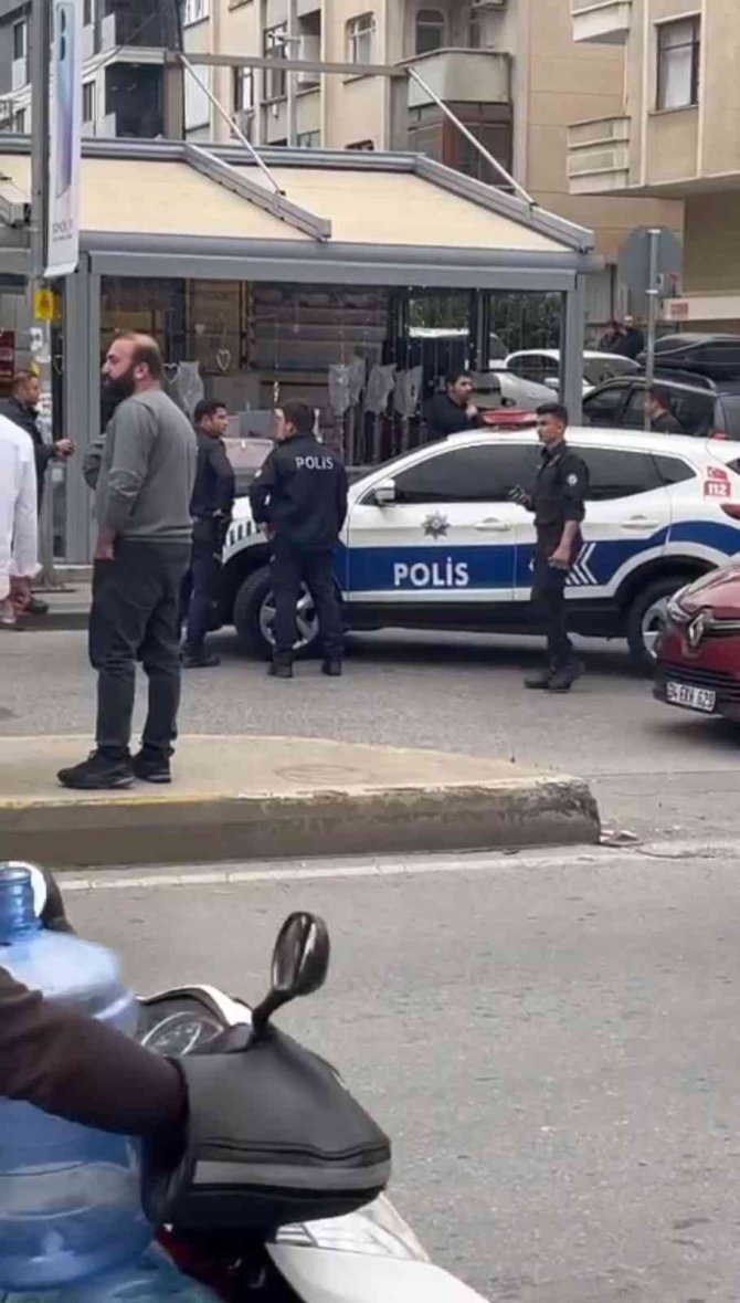 Maltepe’de Hem Kendine Hem Çocuğuna Bıçak Dayadı