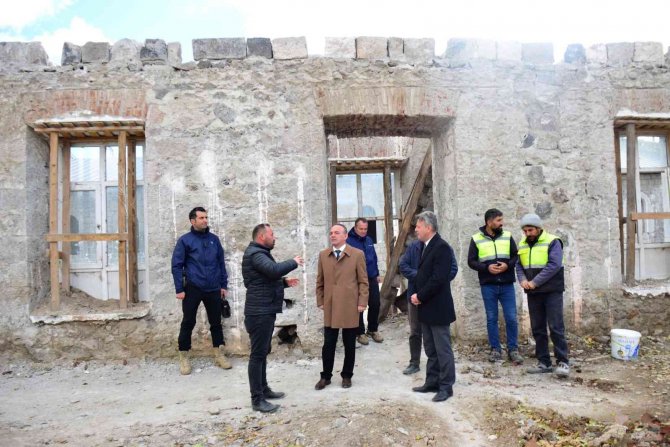 Millet Bahçesinde Çalışmalar Devam Ediyor