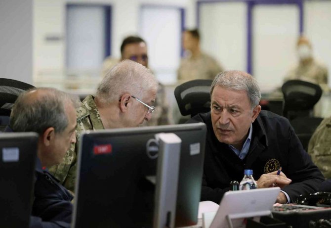 Bakan Akar, “Pençe-kılıç Hava Harekatı”nı Hava Kuvvetleri Harekat Merkezinden Sevk Ve İdare Etti