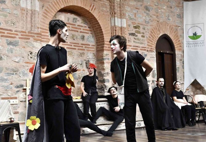 Osmangazi’de Tiyatro Okulu Büyüledi