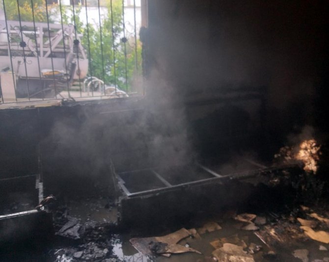 Alevlere Teslim Olan Ev Kullanılmaz Hale Geldi
