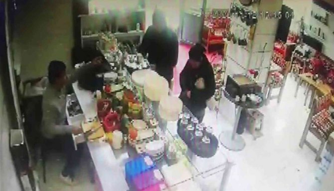 Pendik’te Tırnakçılar 16 Yaşındaki Gence Yakalandı