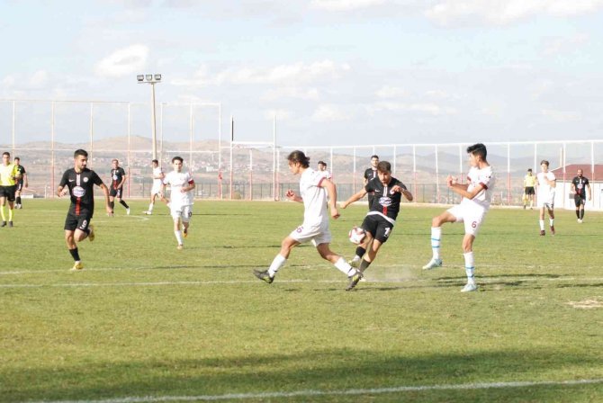 Kırmızı Grupta Çal Belediyespor Evinde Rahat Kazandı