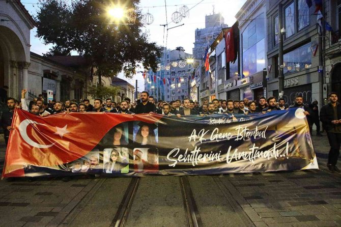 Gençler İ̇stiklal Caddesi’ndeki Terör Saldırısında Hayatını Kaybedenleri Andı