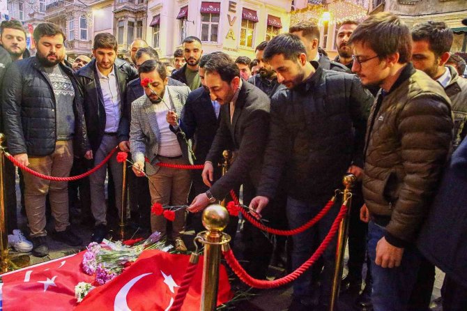 Gençler İ̇stiklal Caddesi’ndeki Terör Saldırısında Hayatını Kaybedenleri Andı