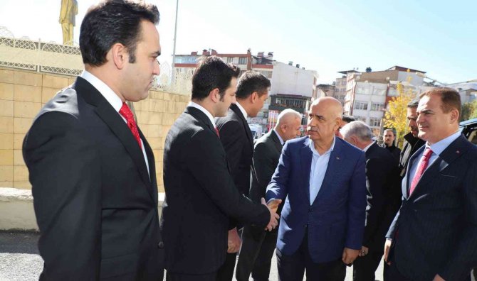 Bakan Vahit Kirişçi Hakkari’de