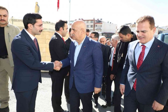 Bakan Vahit Kirişçi Hakkari’de