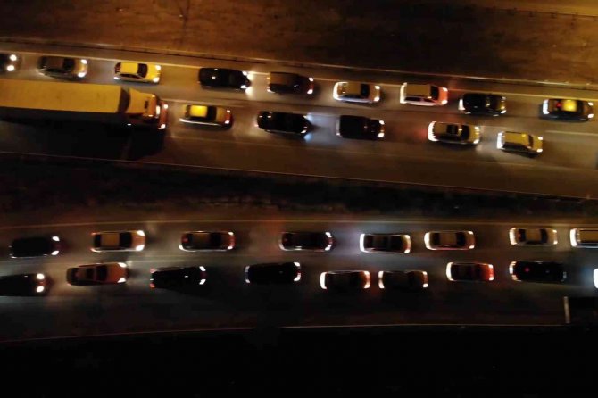 43 İlin Geçiş Güzergahında Hafta Sonu Trafiği Havadan Görüntülendi