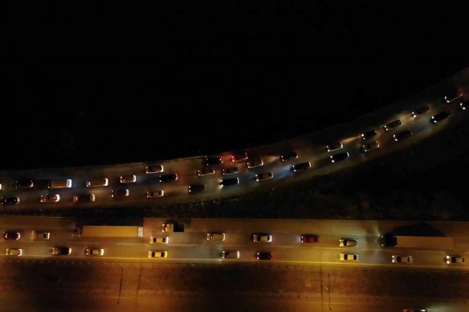 43 İlin Geçiş Güzergahında Hafta Sonu Trafiği Havadan Görüntülendi
