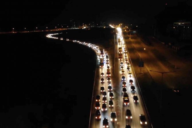 43 İlin Geçiş Güzergahında Hafta Sonu Trafiği Havadan Görüntülendi