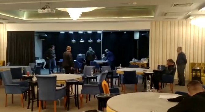 "Kurtlar Vadisi Çakır"ın Kumarhanesine Baskın