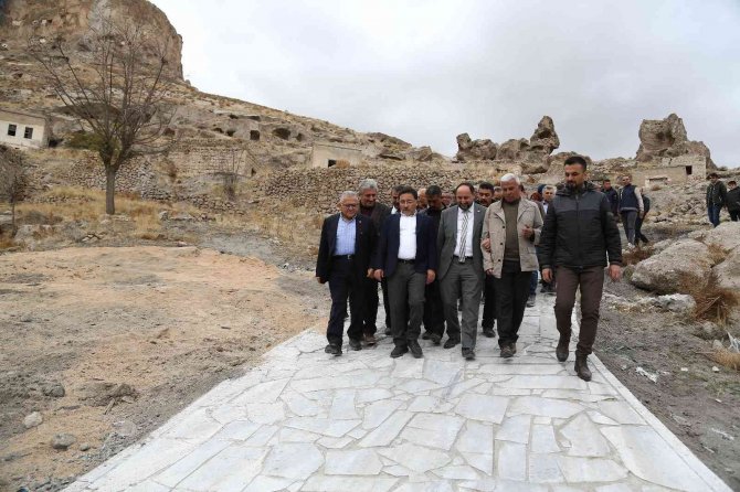 Vali Çiçek Ve Başkan Büyükkılıç Soğanlı’da İ̇nceleme Yaptı