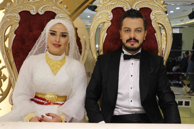 Van’da Gelin Ve Damada 5 Milyon Tl’lik Takı Takıldı