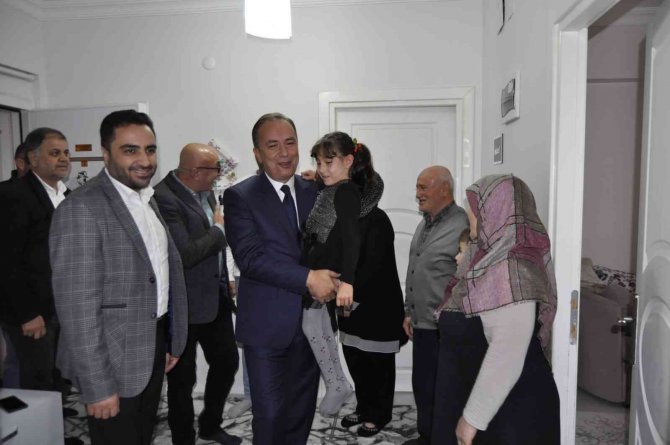 Milletvekili Ceylan Duyarsız Kalmadı, Küçük Elif Akülü Sandalyesine Kavuştu