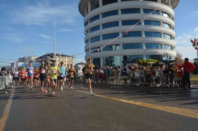 ’Spor Kentinde Sağlığa Koş’ Diyerek Yarıştılar