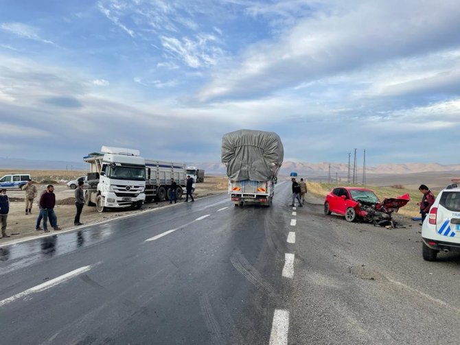 Ağrı’da Tır İle Otomobil Çarpıştı: 1 Ölü