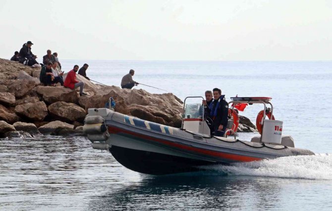 30 Metrelik Falezlerden Düşme İhbarı Deniz Polisini Alarma Geçirdi