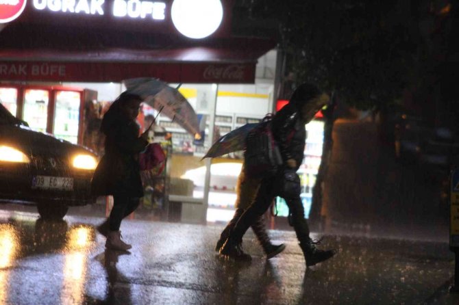 Aydın’da Beklenen Sağanak Yağış Başladı