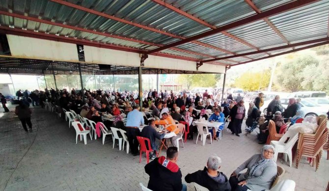 Buharkent’te Asırlık Keşkek Hayrı Ve Yağmur Duasına Binlerce Kişi Katıldı