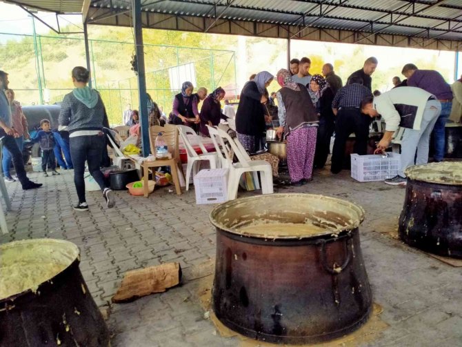 Buharkent’te Asırlık Keşkek Hayrı Ve Yağmur Duasına Binlerce Kişi Katıldı