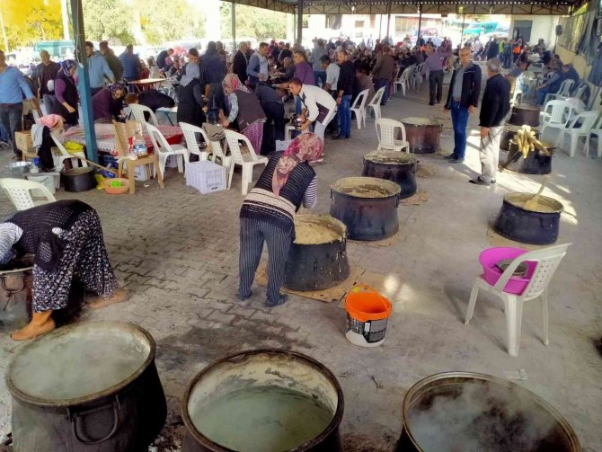 Buharkent’te Asırlık Keşkek Hayrı Ve Yağmur Duasına Binlerce Kişi Katıldı