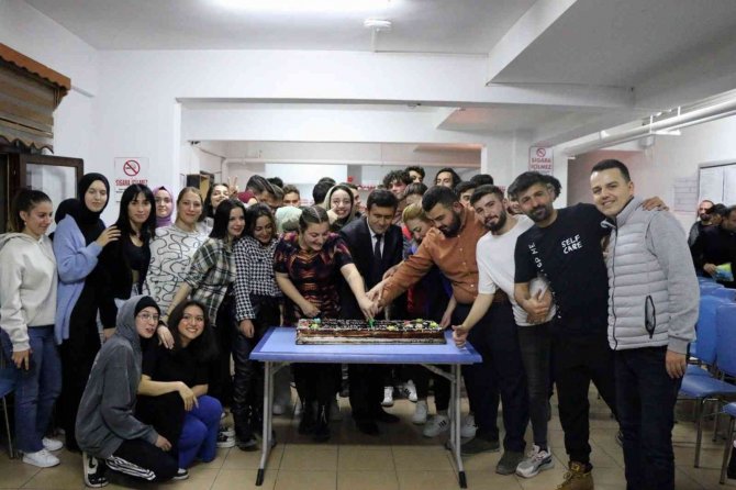 Üniversite Öğrencileri Bu Gecede Moral Depoladı