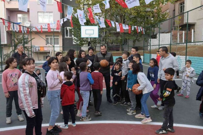 Çocuk Parkları Birer Birer Yenileniyor