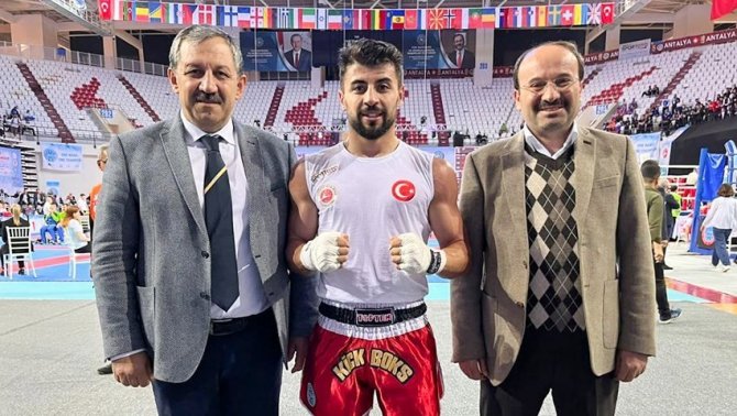 Avrupa Kick Boks Şampiyonası’nda Etü’ye Büyük Gurur