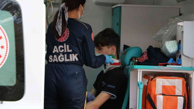 Edirne’de İki Araç Çarpıştı: 3 Yaralı