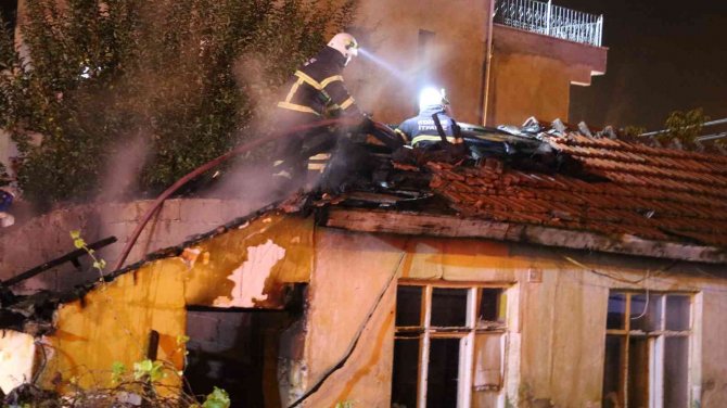Edirne’deki Ev Yangınında 1 Kişi Yaralandı