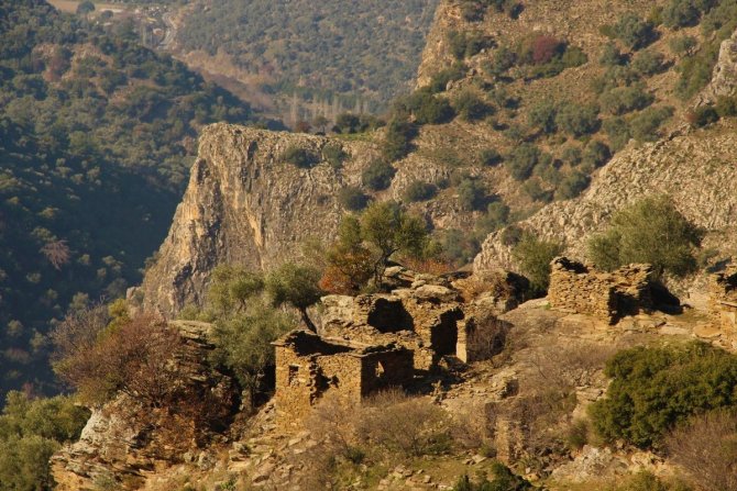 Doğaseverler Latmos’a Ve Kaçak Kazılara Dikkat Çekti