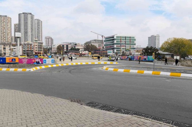 Esenyurt’ta Kavşak Çalışmalarıyla Trafik Yoğunluğu En Aza İndiriliyor