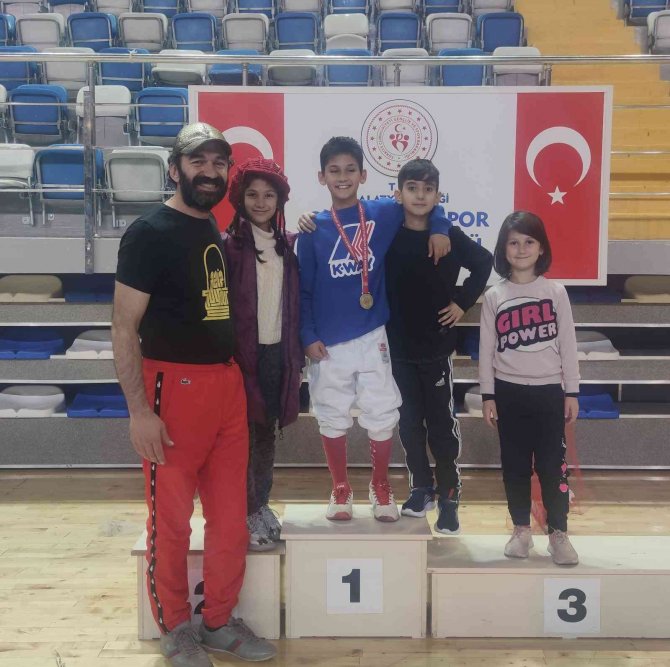 Vanlı Sporcuların Eskrim Başarısı