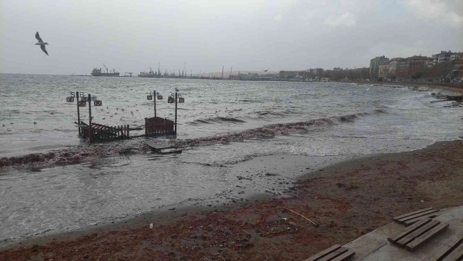 Marmara’da Lodos Şiddetini Artırdı