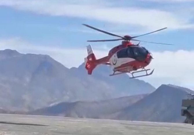 Sınırda Kalp Krizi Geçiren Yaşlı Adam İçin Ambulans Helikopter Havalandı