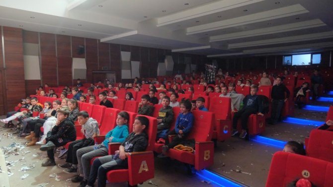 İ̇negöl Belediyesi Çocuk Tiyatro Gösterileri Başladı