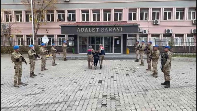 Muş’ta Yakalanan Pkk/kck’lı Terörist İle 2 İş Birlikçi Tutuklandı