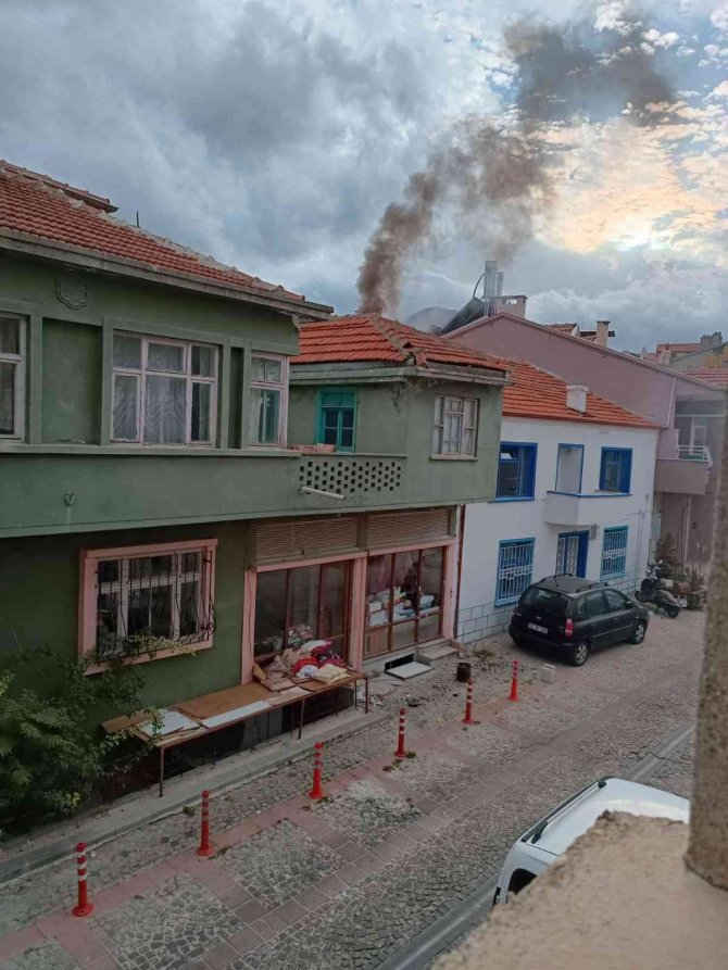 Isparta’da Yardım Derneği Binasında Yangın